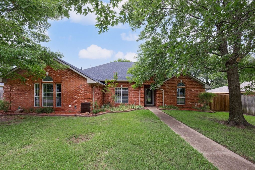 1102 Churchill Lane, Greenville, TX 75402