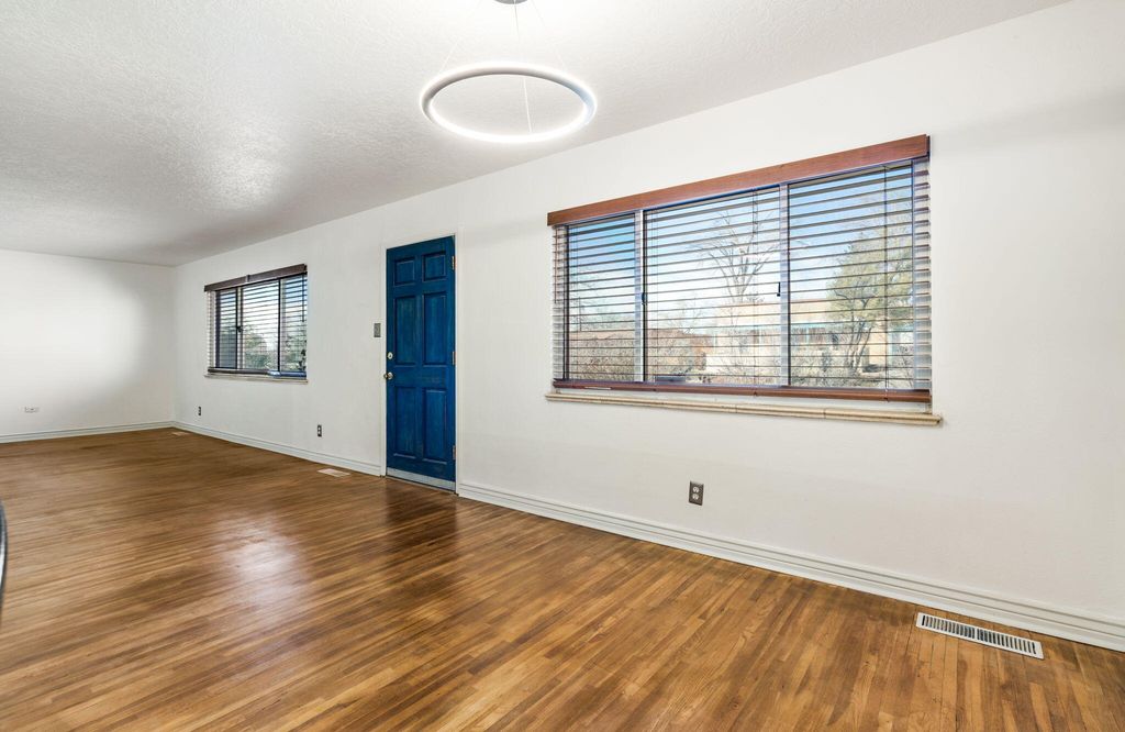 Image 13 of property listing at 2940 San Joaquin Avenue SE, Albuquerque, NM 87106