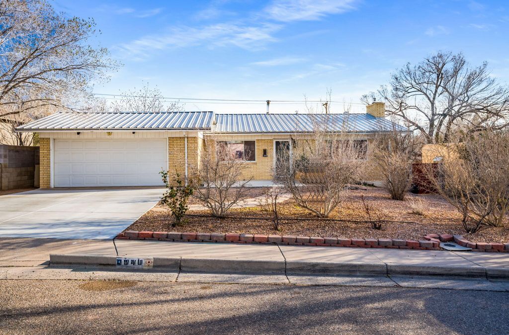 Image 2 of property listing at 2940 San Joaquin Avenue SE, Albuquerque, NM 87106
