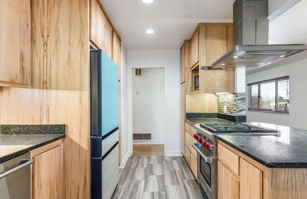 Image 9 of property listing at 2940 San Joaquin Avenue SE, Albuquerque, NM 87106