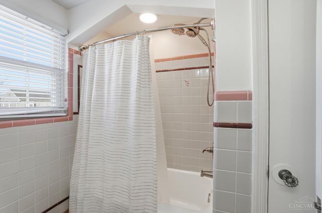 4240 Dartmouth Drive, Cincinnati, OH 45217