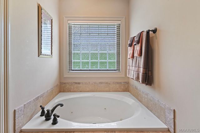 208 Southern Hills Drive, Wetumpka, AL 36093