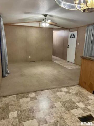 615 LIBERTY Road, Harrisburg, IL 62946