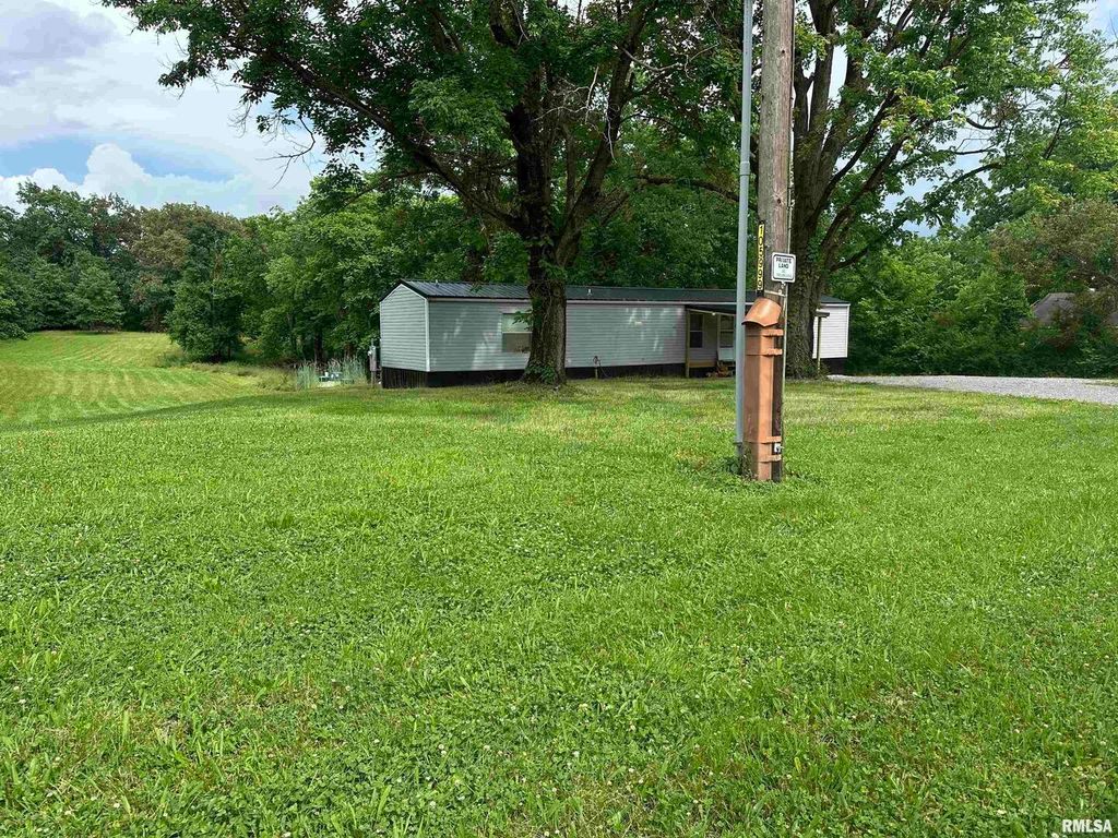 615 LIBERTY Road, Harrisburg, IL 62946