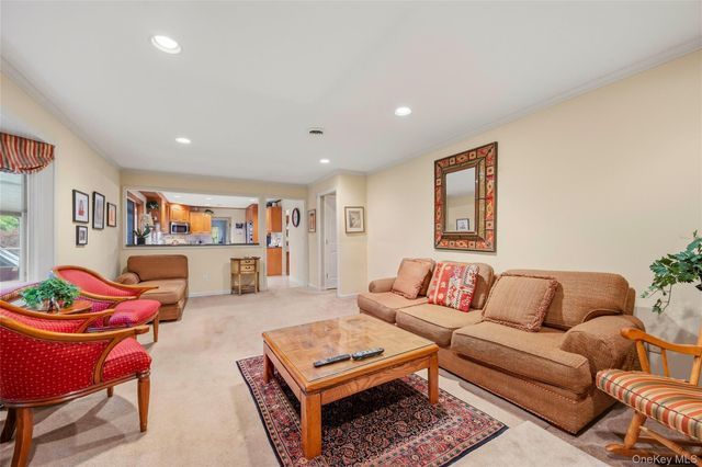 3 Cragmere Oval, New City, NY 10956