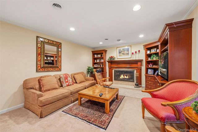 3 Cragmere Oval, New City, NY 10956