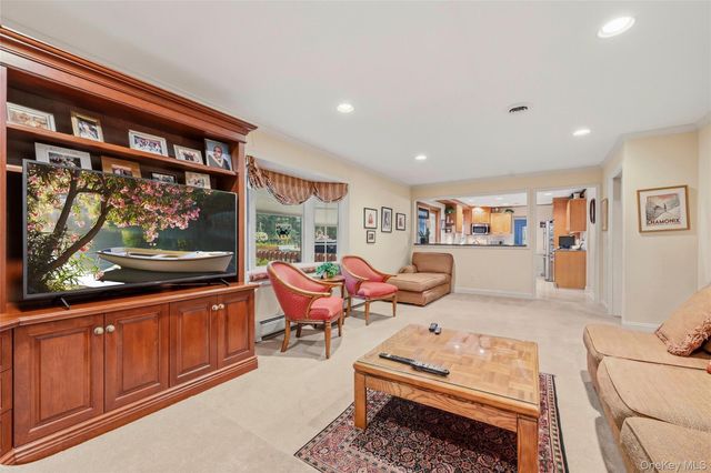 3 Cragmere Oval, New City, NY 10956