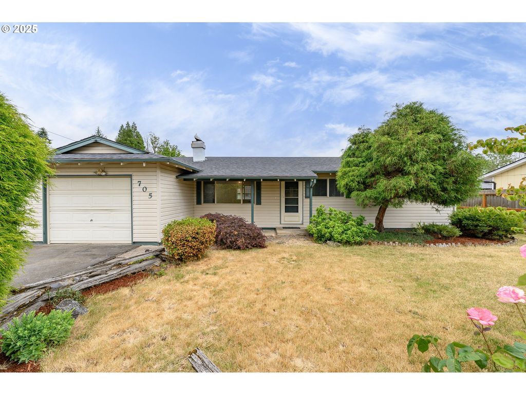 705 GOUCHER St, Amity, OR 97101