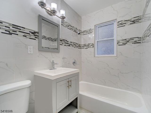 198 N 17Th St 2, East Orange City, NJ 07017