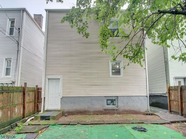 198 N 17Th St 2, East Orange City, NJ 07017