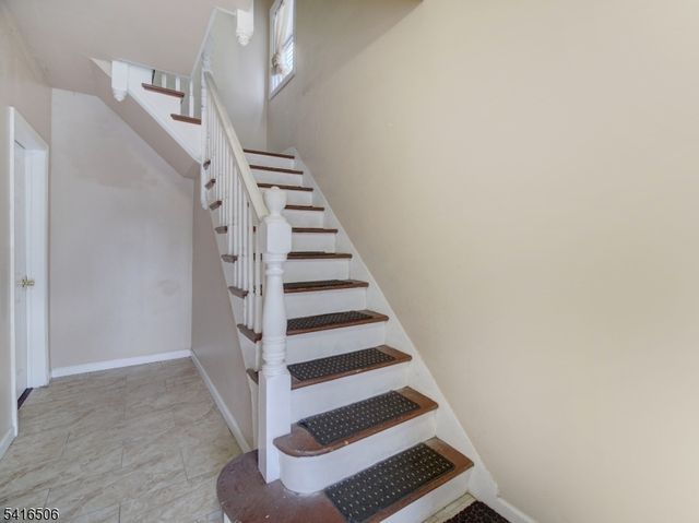 198 N 17Th St 2, East Orange City, NJ 07017