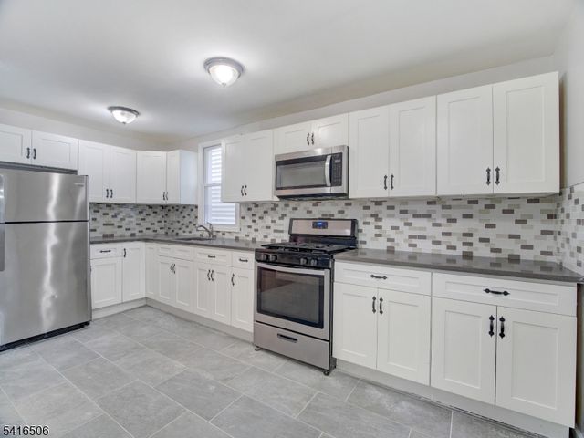 198 N 17Th St 2, East Orange City, NJ 07017