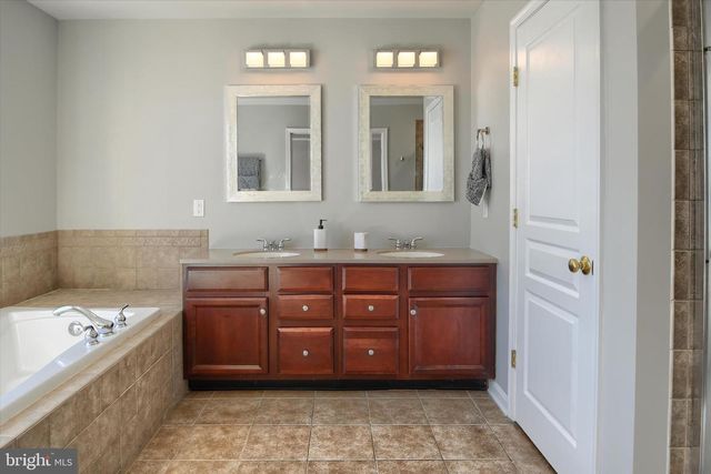 65 WILLIAMS DR, Fountainville, PA 18923