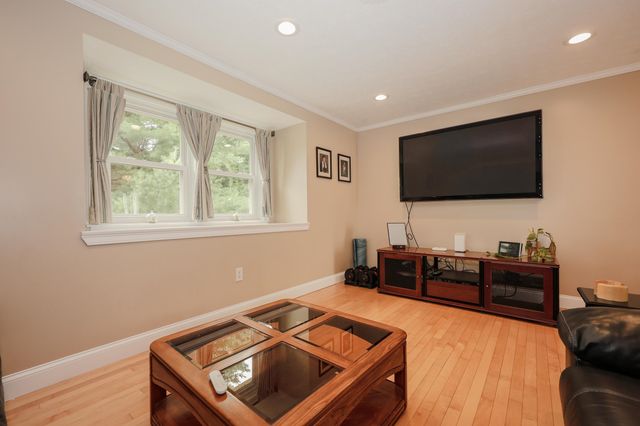 3 Tracey Avenue, Nashua, NH 03063