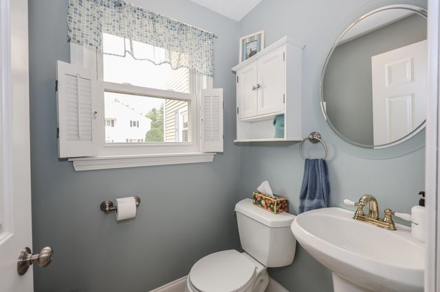 3 Tracey Avenue, Nashua, NH 03063