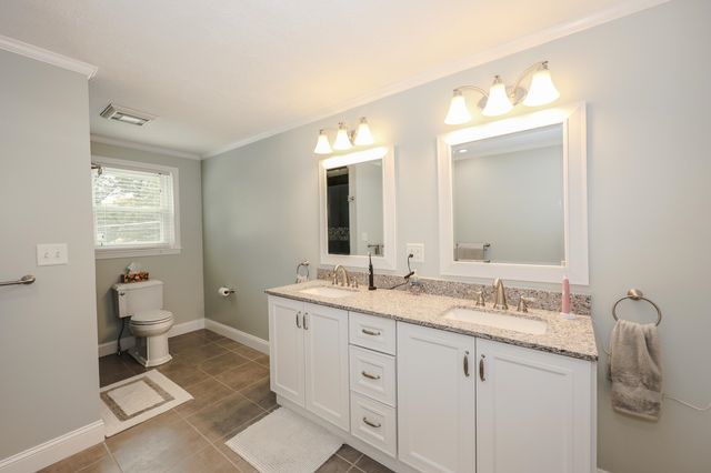 3 Tracey Avenue, Nashua, NH 03063