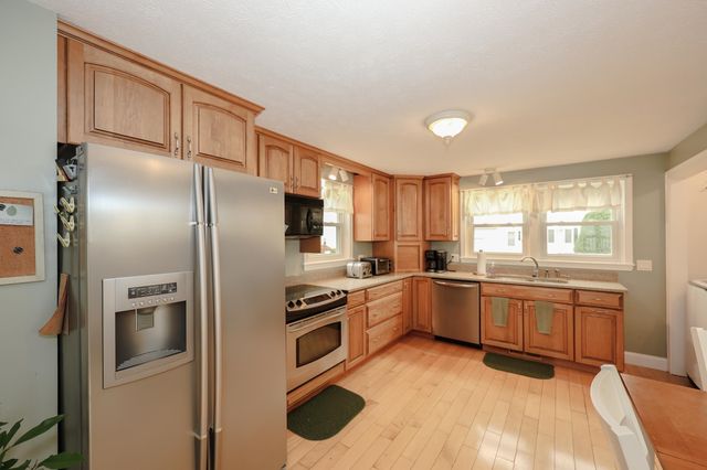 3 Tracey Avenue, Nashua, NH 03063