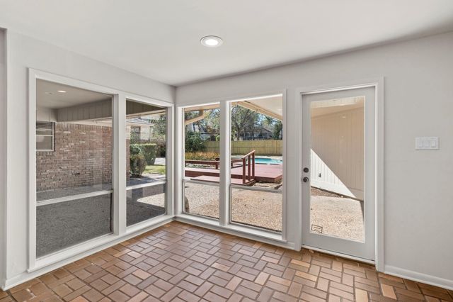 365 Piney Point Road, Houston, TX 77024