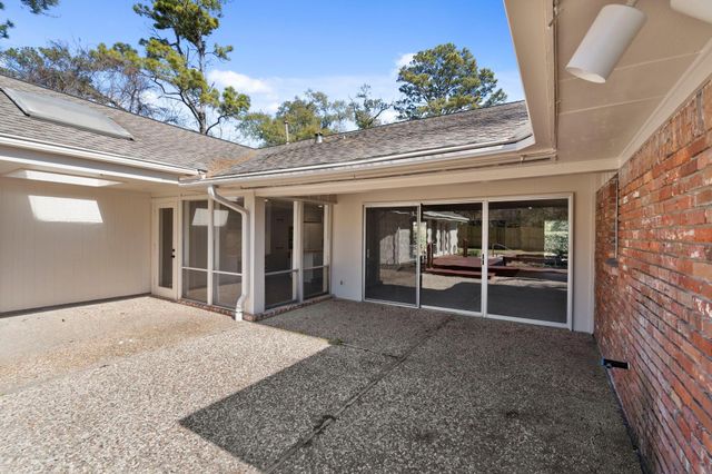 365 Piney Point Road, Houston, TX 77024