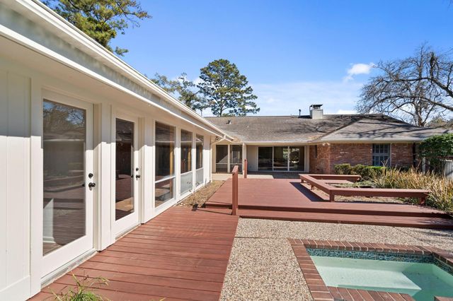 365 Piney Point Road, Houston, TX 77024