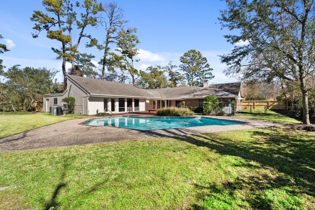 365 Piney Point Road, Houston, TX 77024