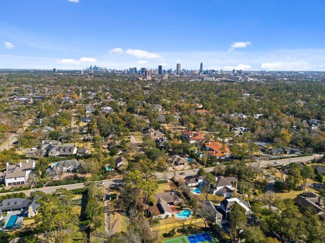 365 Piney Point Road, Houston, TX 77024