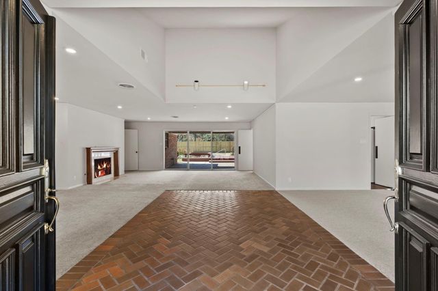 365 Piney Point Road, Houston, TX 77024