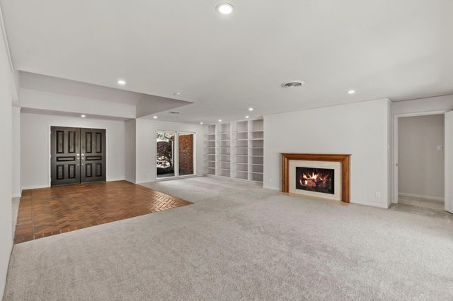 365 Piney Point Road, Houston, TX 77024