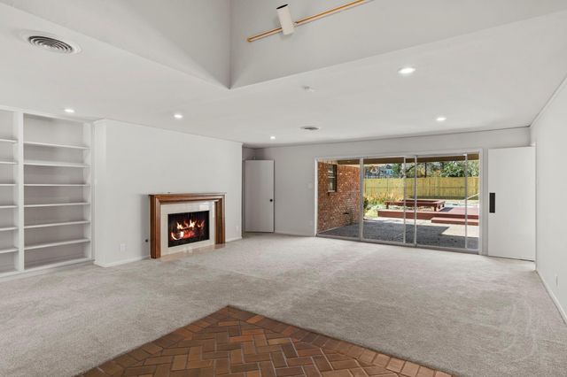 365 Piney Point Road, Houston, TX 77024