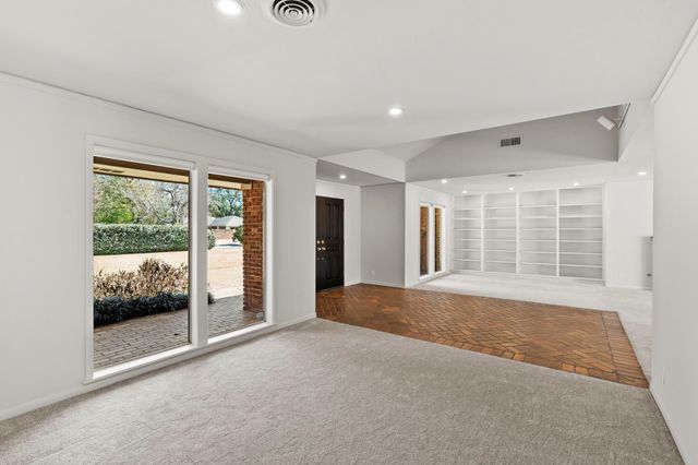 365 Piney Point Road, Houston, TX 77024