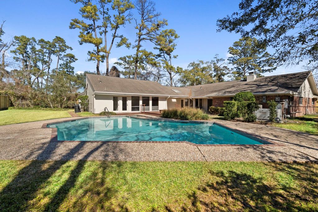 365 Piney Point Road, Houston, TX 77024