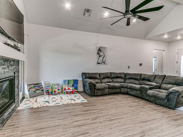 15401 Jasper Lane, Edmond, OK 73013