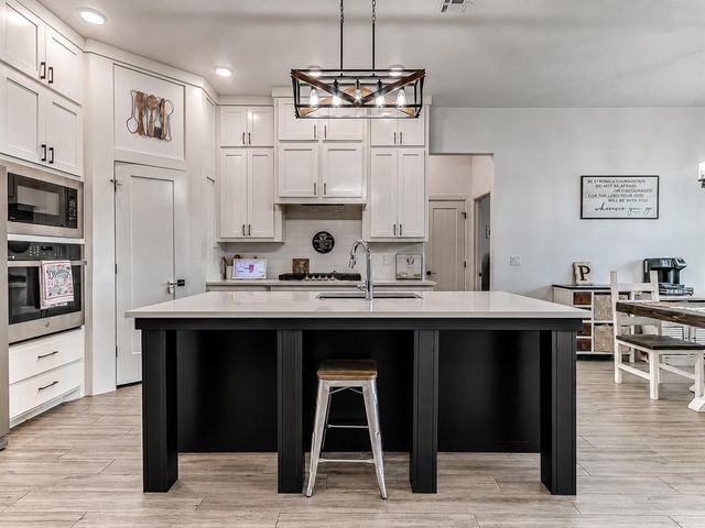 15401 Jasper Lane, Edmond, OK 73013