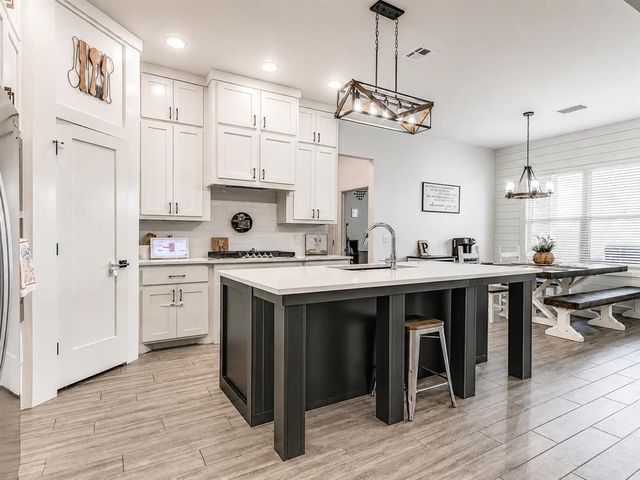 15401 Jasper Lane, Edmond, OK 73013