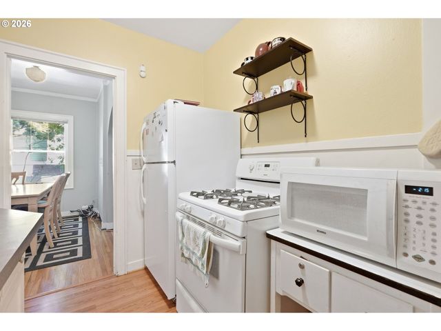 2953 Se HAWTHORNE Blvd, Portland, OR 97214