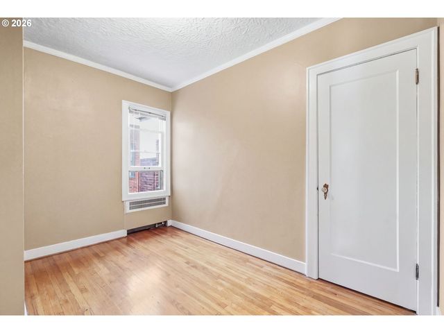 2953 Se HAWTHORNE Blvd, Portland, OR 97214