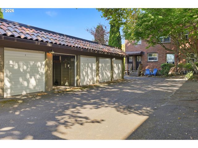 2953 Se HAWTHORNE Blvd, Portland, OR 97214