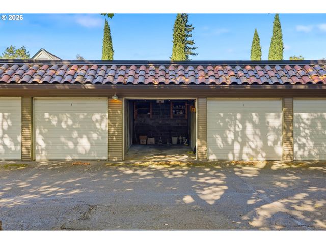 2953 Se HAWTHORNE Blvd, Portland, OR 97214