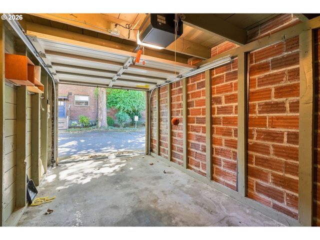 2953 Se HAWTHORNE Blvd, Portland, OR 97214