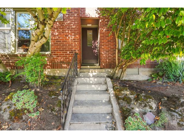 2953 Se HAWTHORNE Blvd, Portland, OR 97214