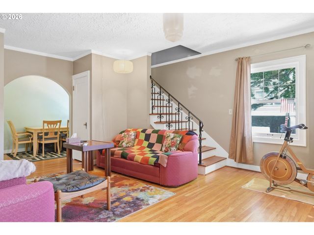 2953 Se HAWTHORNE Blvd, Portland, OR 97214