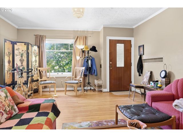 2953 Se HAWTHORNE Blvd, Portland, OR 97214