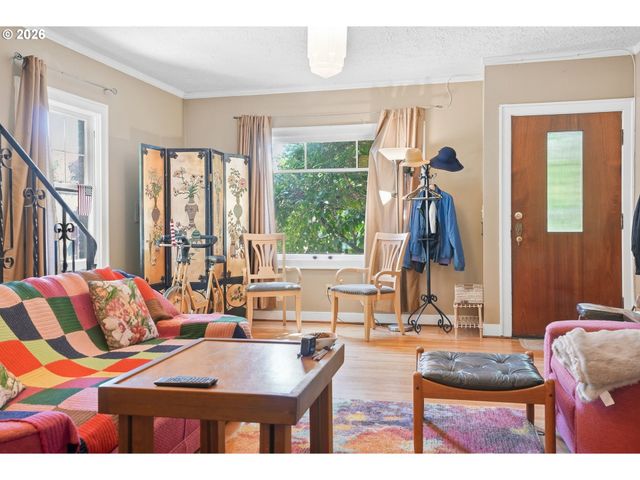 2953 Se HAWTHORNE Blvd, Portland, OR 97214