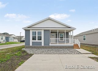 1283 E Ellis Road 27, Norton Shores, MI 49441