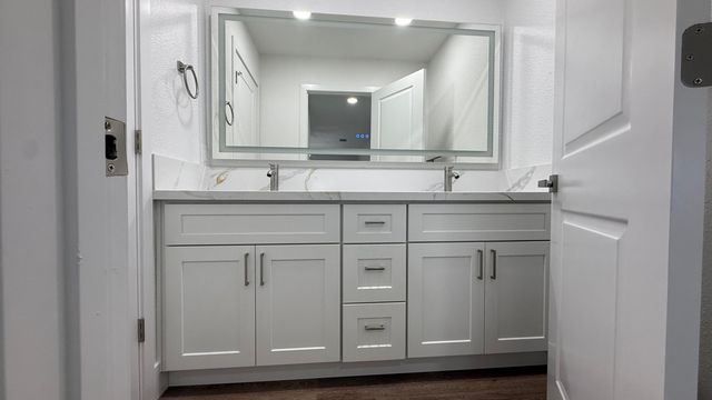 2329 Michael Circle, Hanford, CA 93230