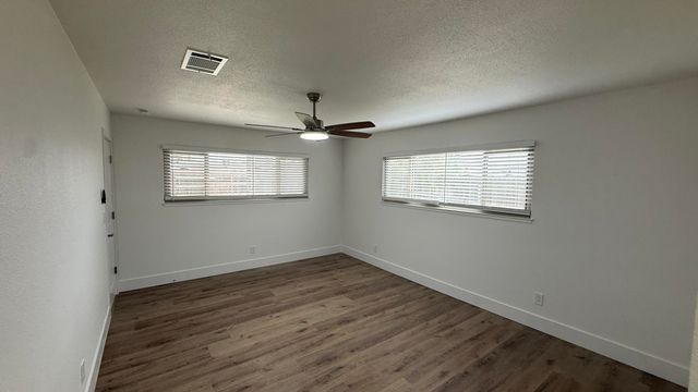 2329 Michael Circle, Hanford, CA 93230