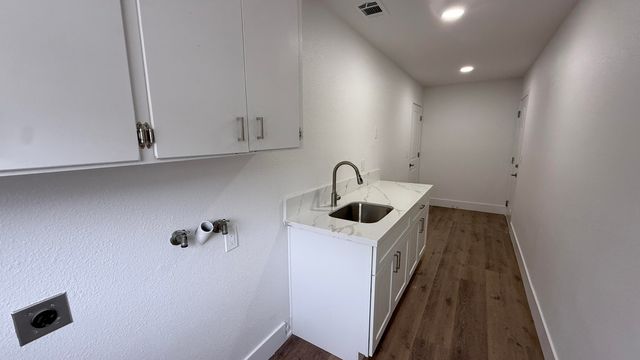 2329 Michael Circle, Hanford, CA 93230