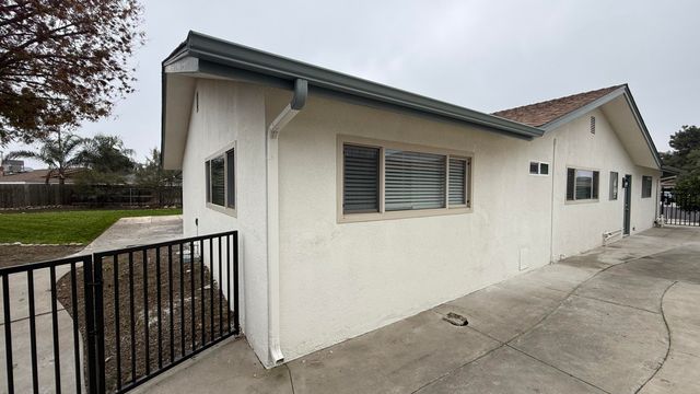 2329 Michael Circle, Hanford, CA 93230