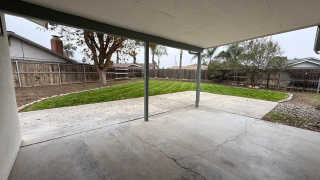 2329 Michael Circle, Hanford, CA 93230