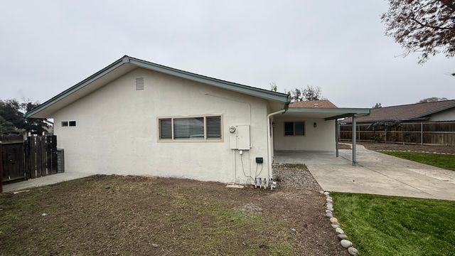 2329 Michael Circle, Hanford, CA 93230
